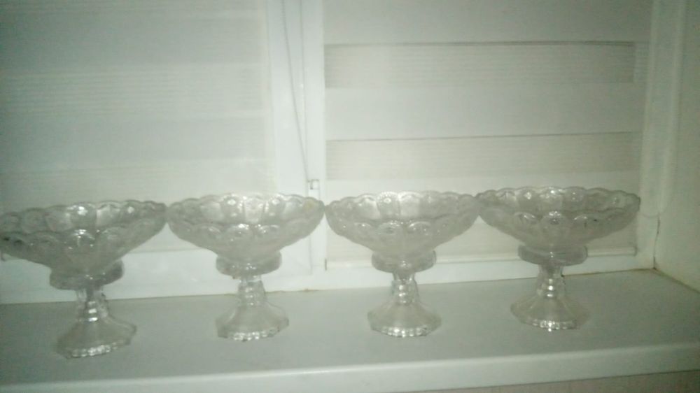 4 штук ваза сатылады срочно бағасын келісеміз