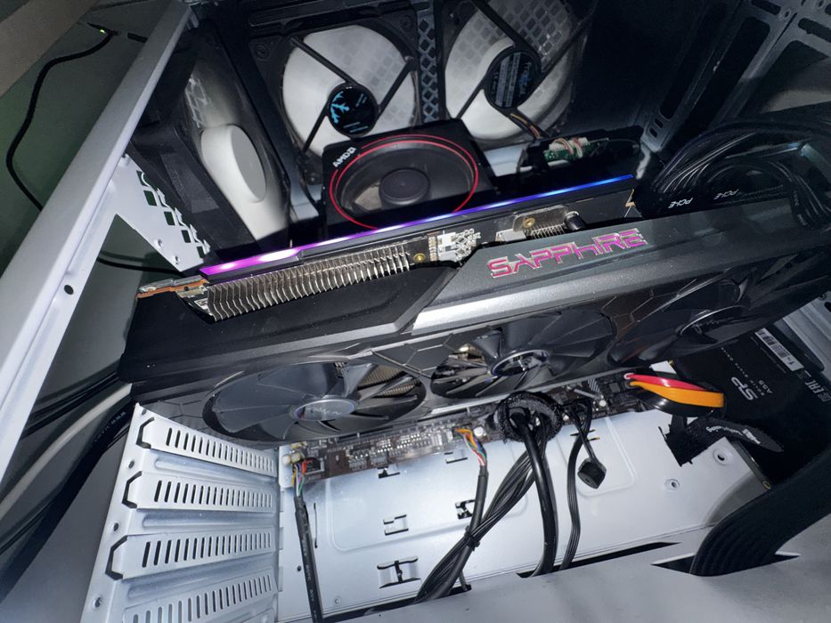 Rx 5700 XT Nitro + Sapphire