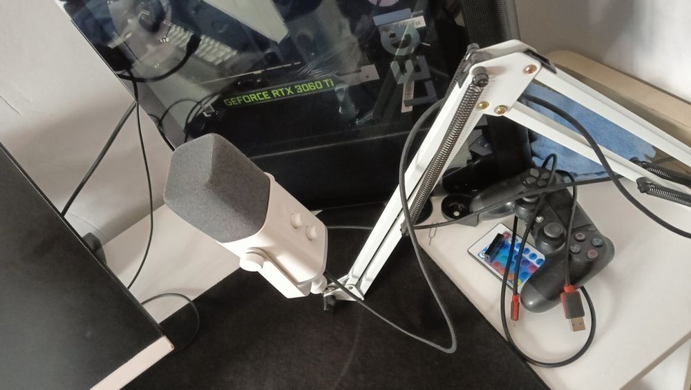 Продам микрофон fifine am8