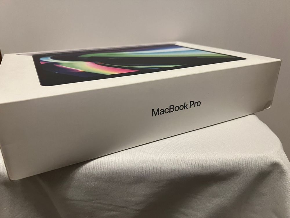 продам Macbook pro M1 2020 года