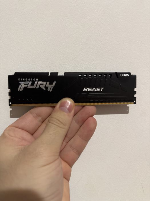 Vând RAM Kingston Fury 16GB (2x8GB) 6000MHz