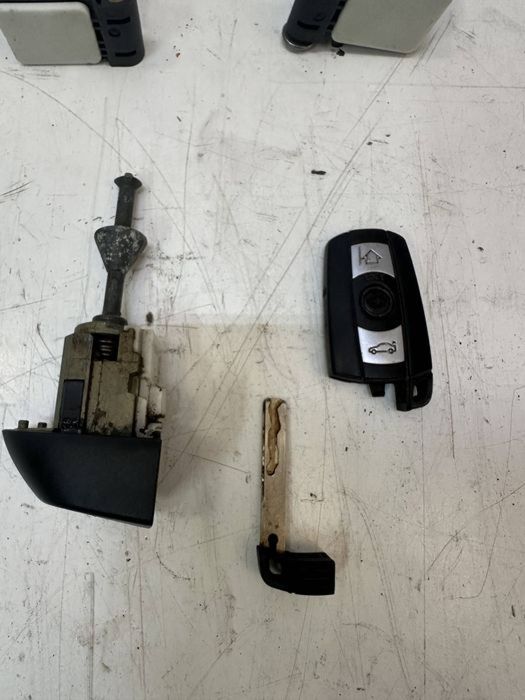 Butuc cheie portiera senzor impact lateral BMW Seria 1 E81 E87