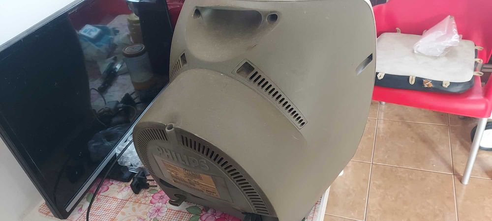 TV Philips diagonala 36 cm , se vinde cu telecomanda .