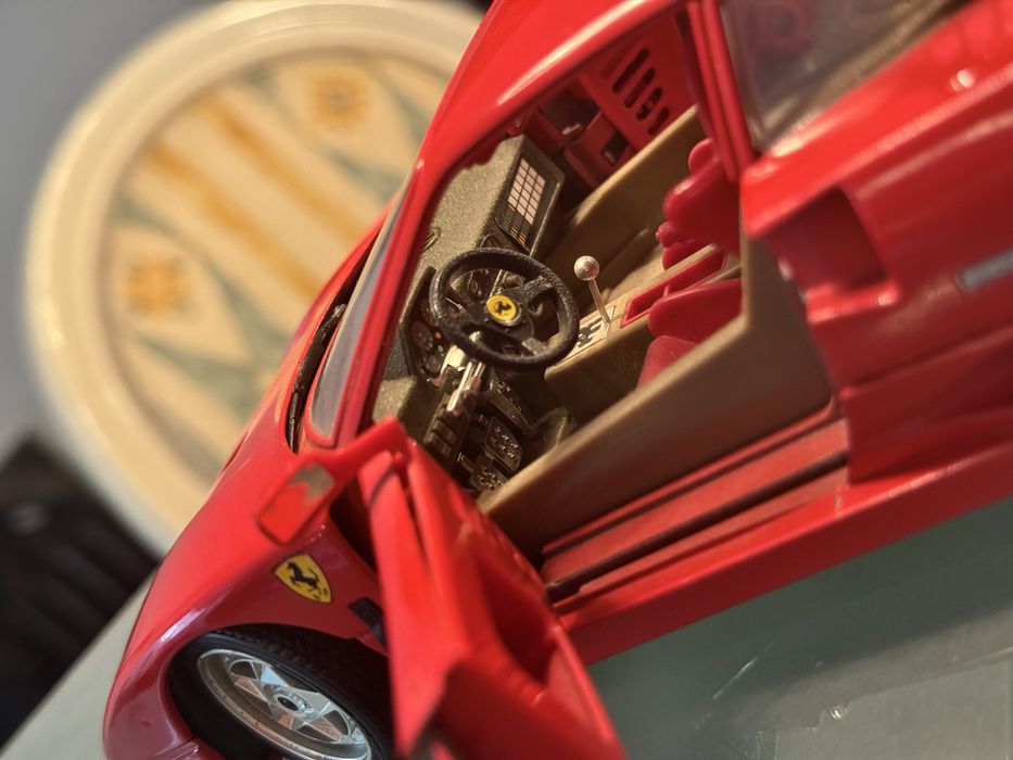Macheta Ferrari F40 1:18