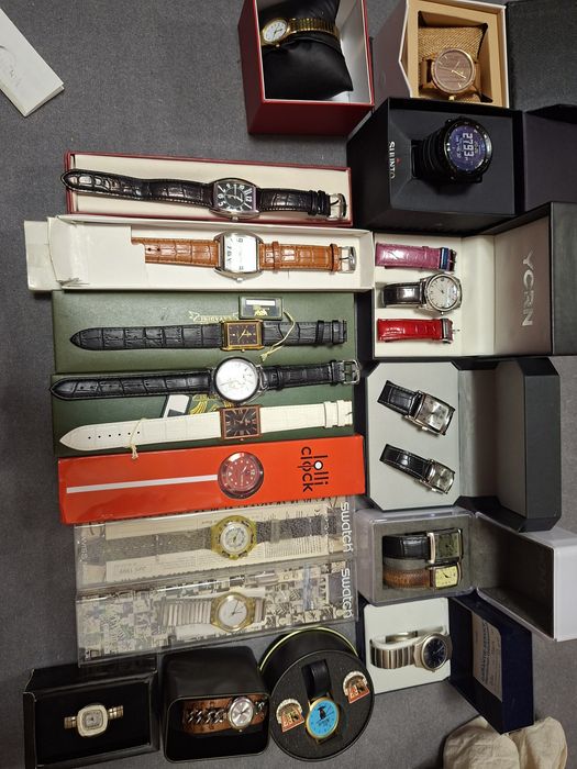 200 de ceasuri fără cutie diferite marci .