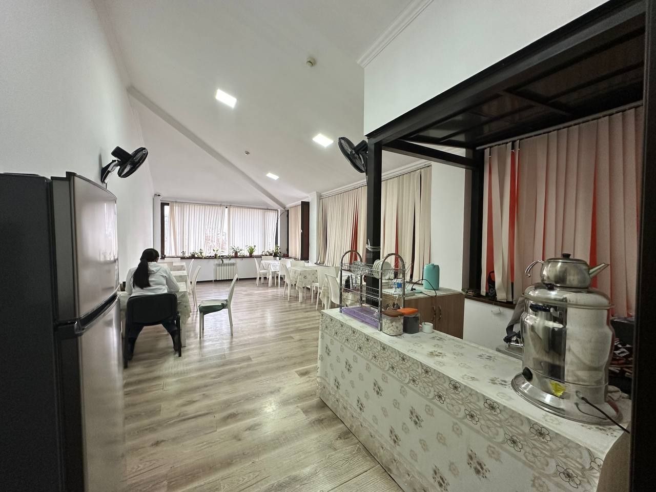 Срочно продается коммерческое помещения 1333 кв.м. 4,5 сот. пер. Линия