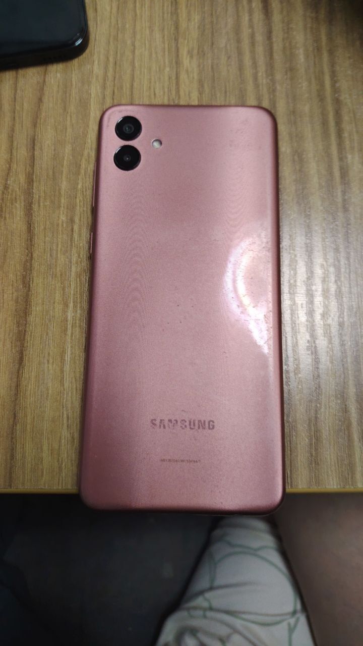 Продается телефон Samsung A 04