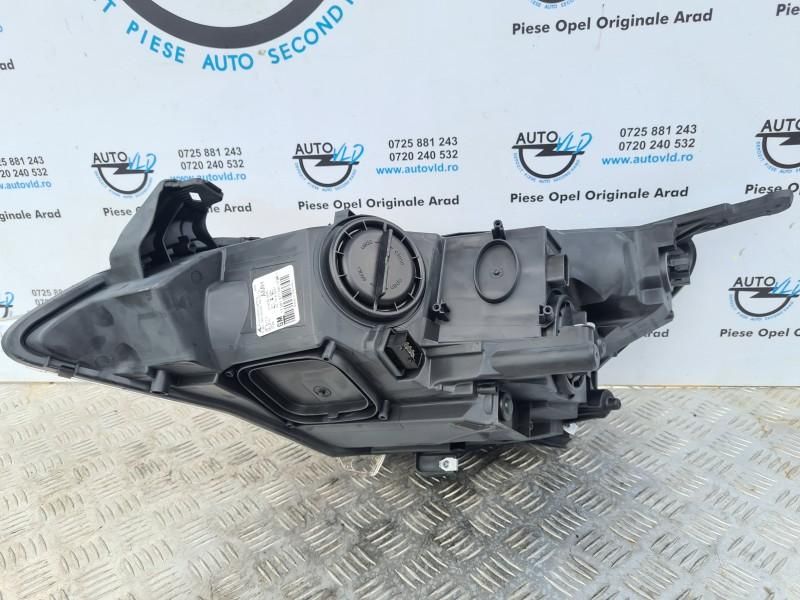 Far OE lupa cu halogen dreapta Opel Astra J GTC