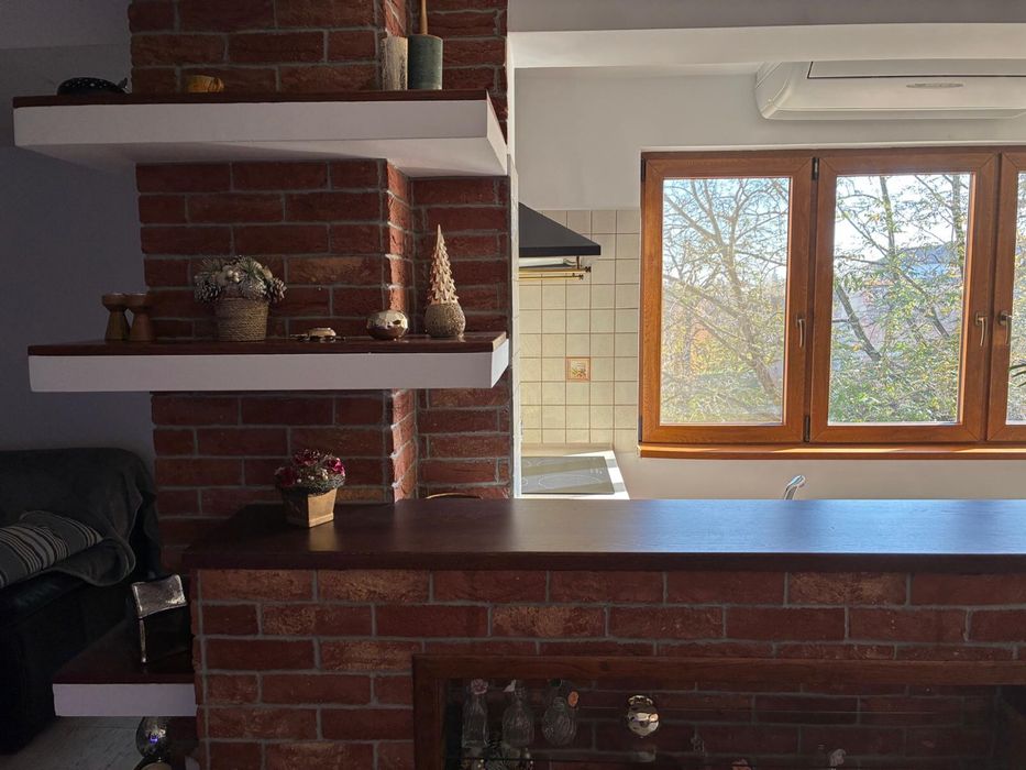 Vând apartament 4 camere centru civic etaj 1