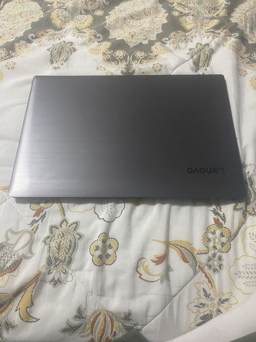 Лаптоп Lenovo V330-15IKB
