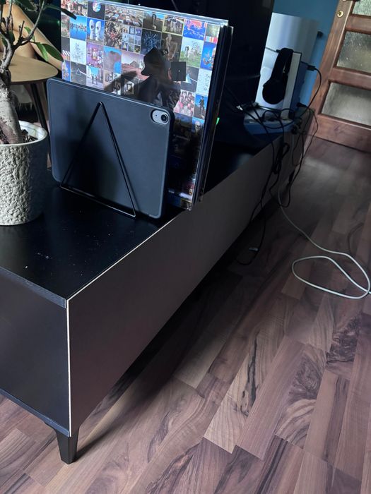 Comoda TV din PAL, neagra, NOUA