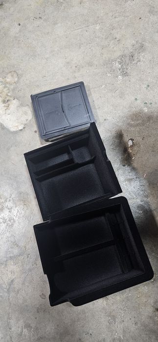 vand accesorii/cutii organizare tesla Y