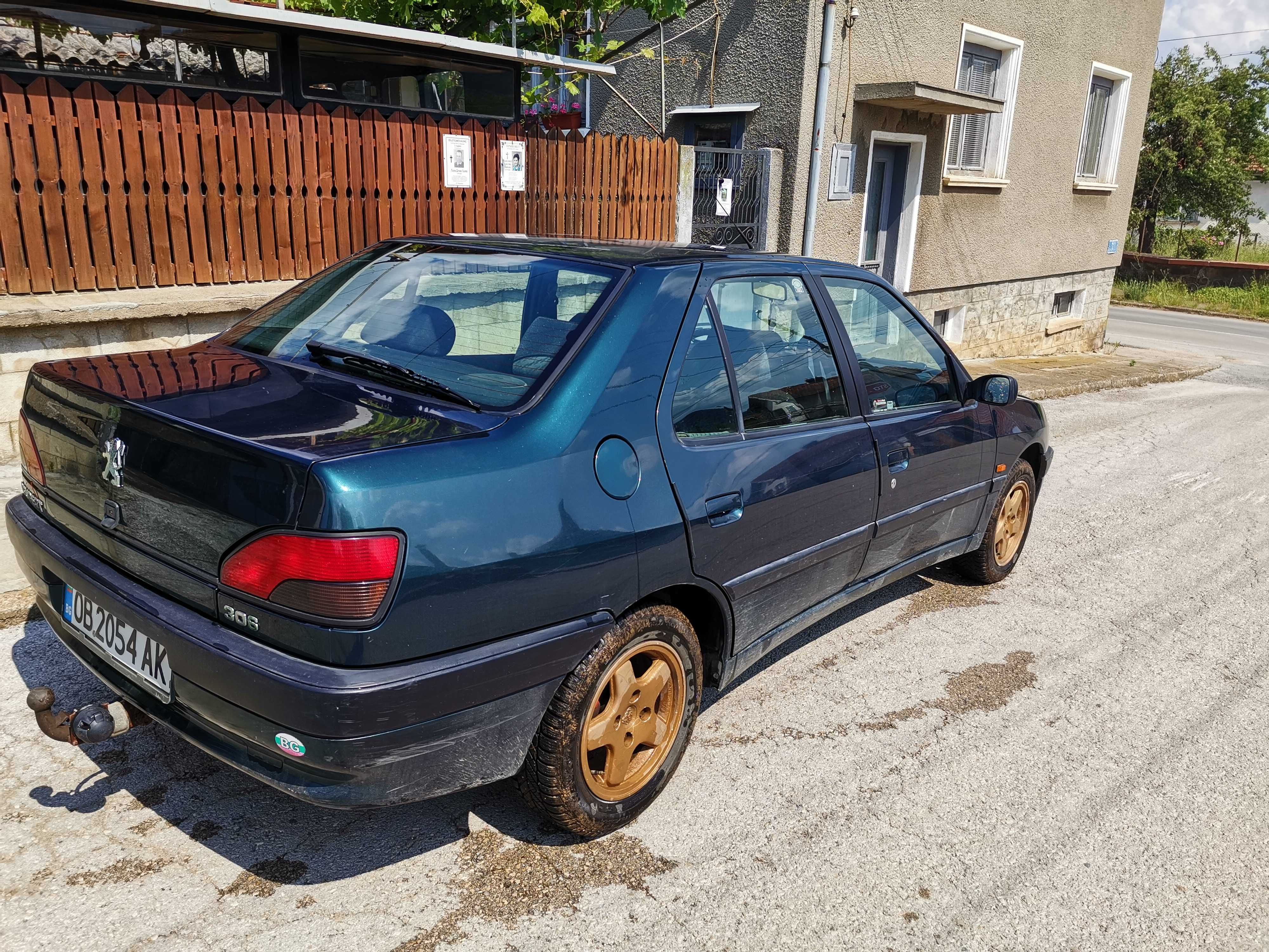Продавам Пежо 306