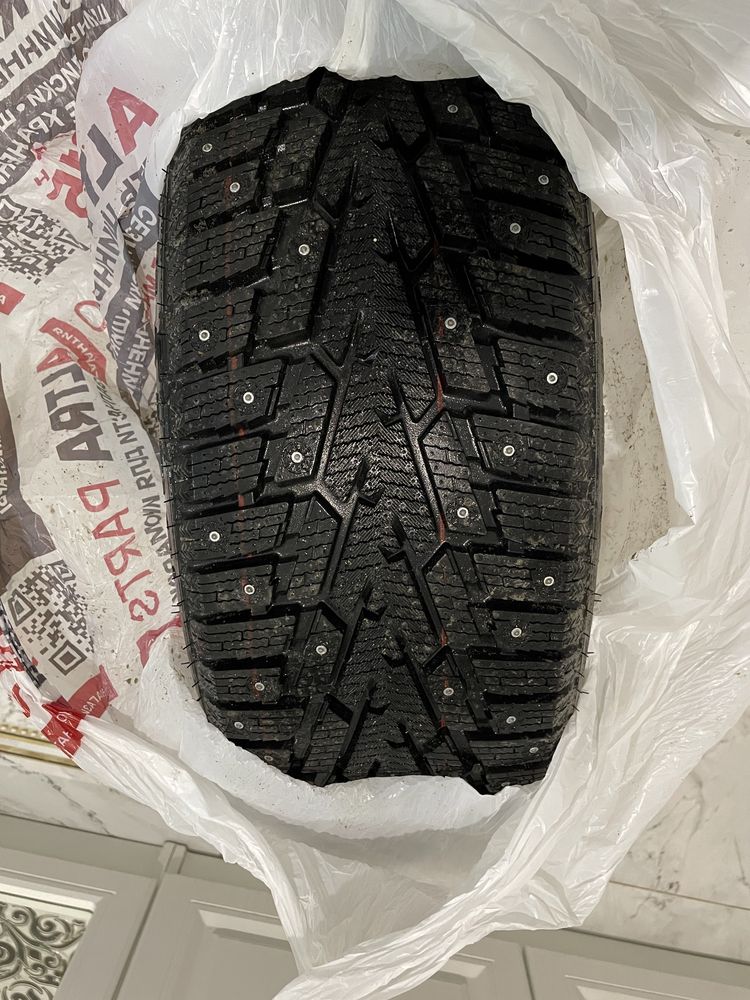 Продам зимние шипованые шины