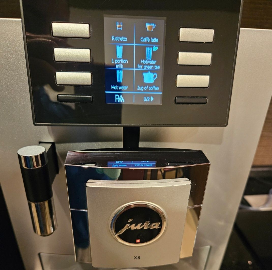 Auto.at de cafea profesional Jura X8 ( 17747 bauturi prep]