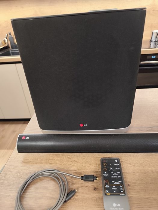 Саундбар LG +суббуфер