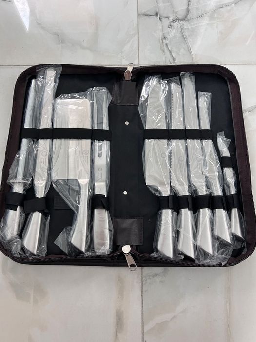 Vând set de cuțite