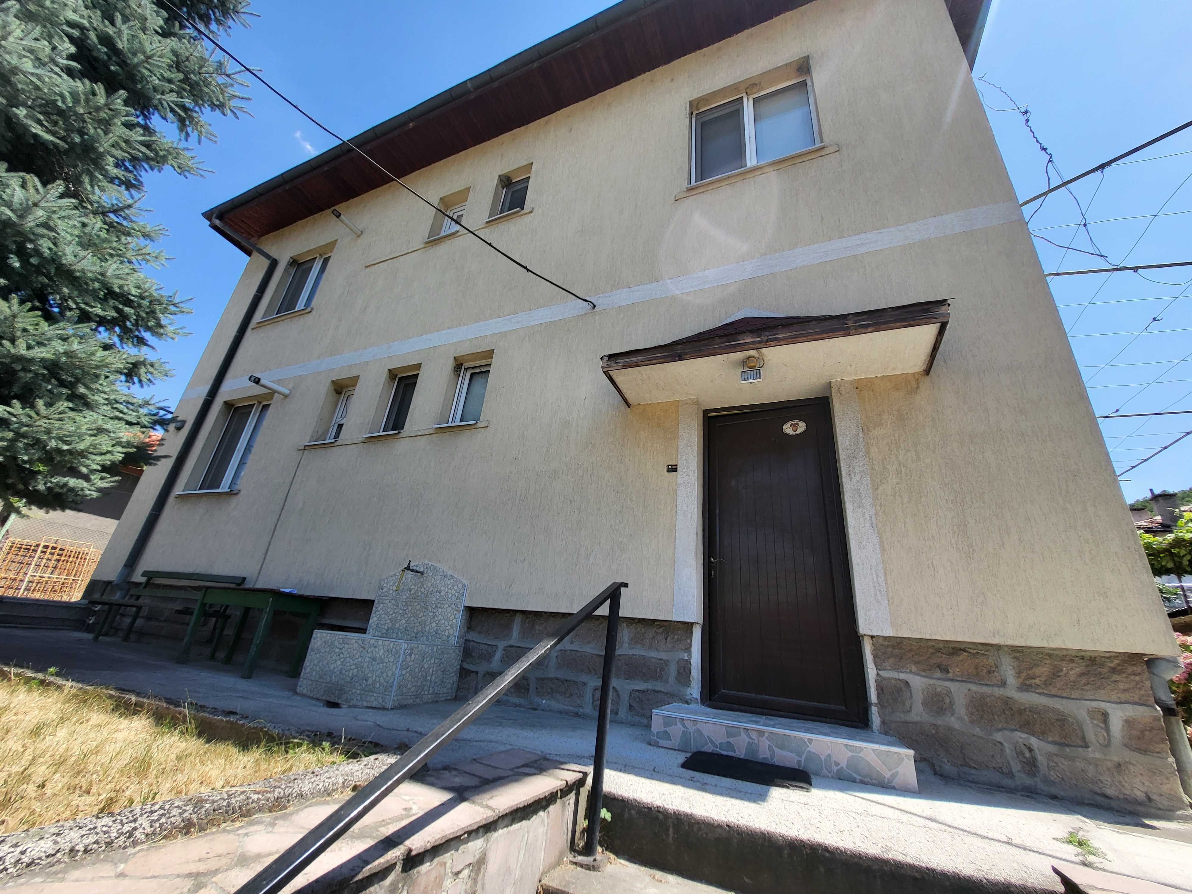 Продавам къща в гр.Пещера