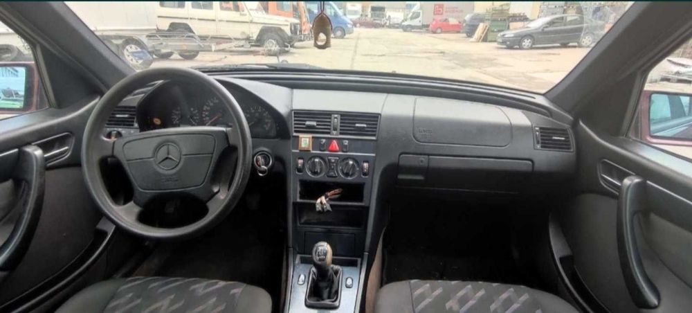 На части: MERCEDES C180 W202