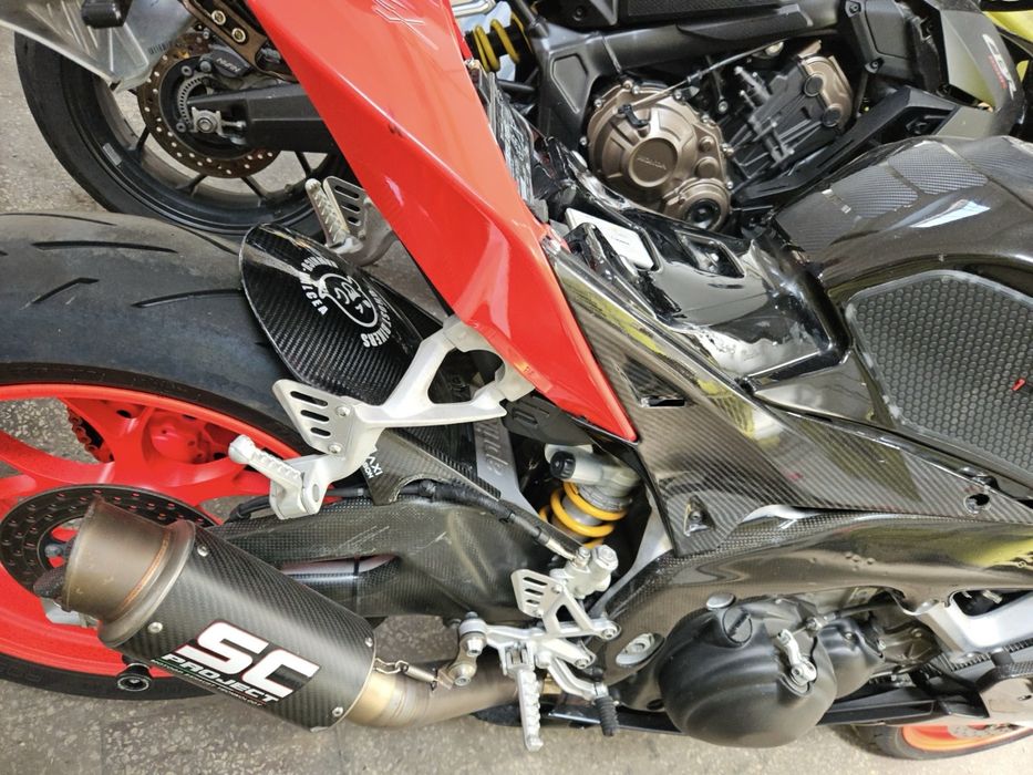 Aprilia RSV4 APRC 2011