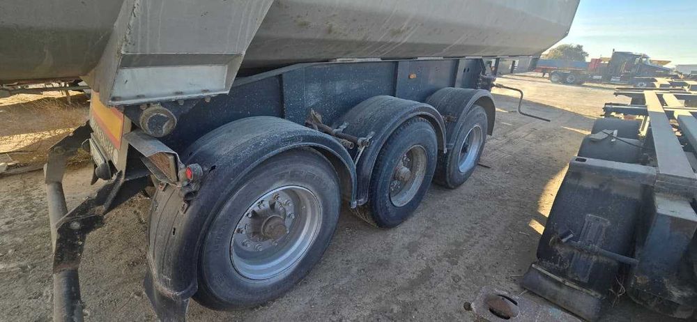 Продается самосвальный прицеп Schwarzmüller