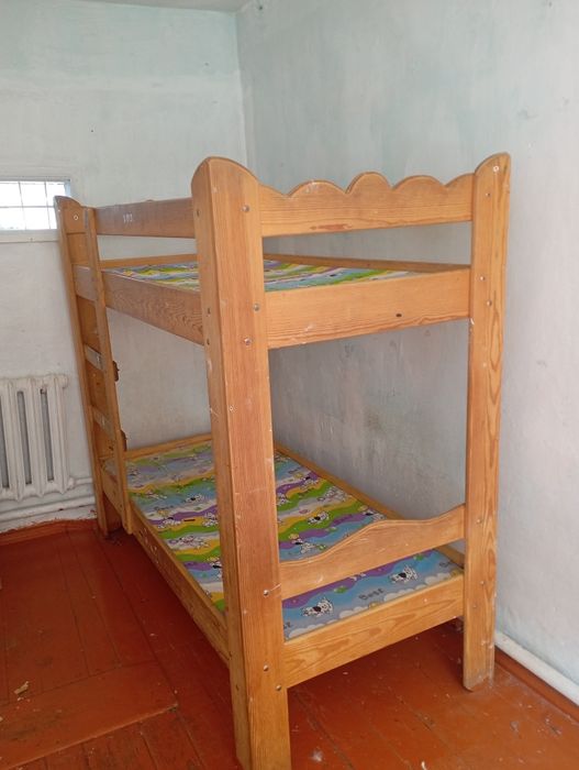 Продам двух этажную кровать