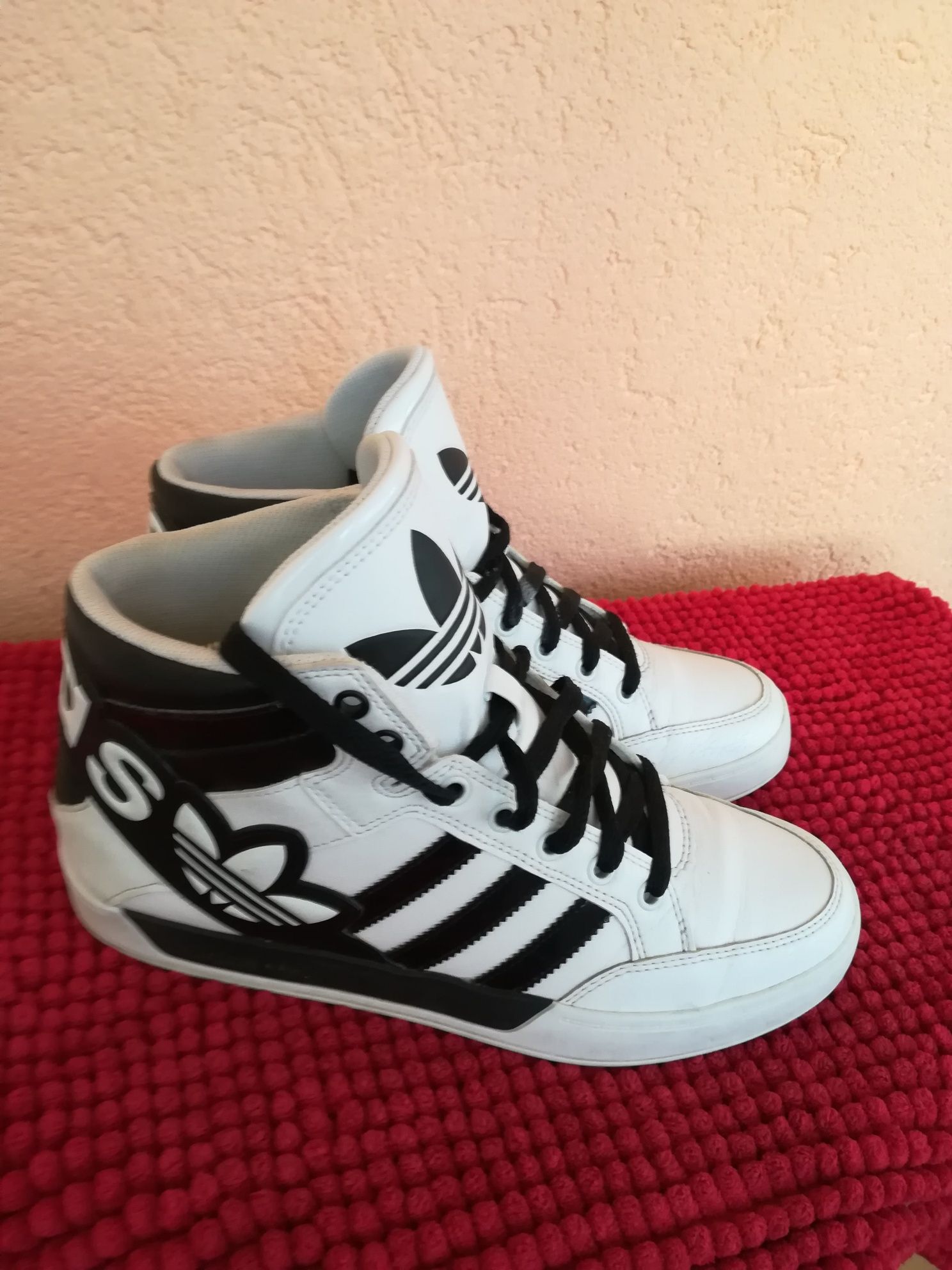 Bascheți Adidas nr 39 unisex