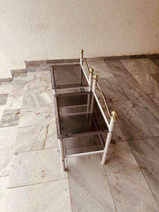 Две елегантни помощни масички / нощни шкафчета от 90-те