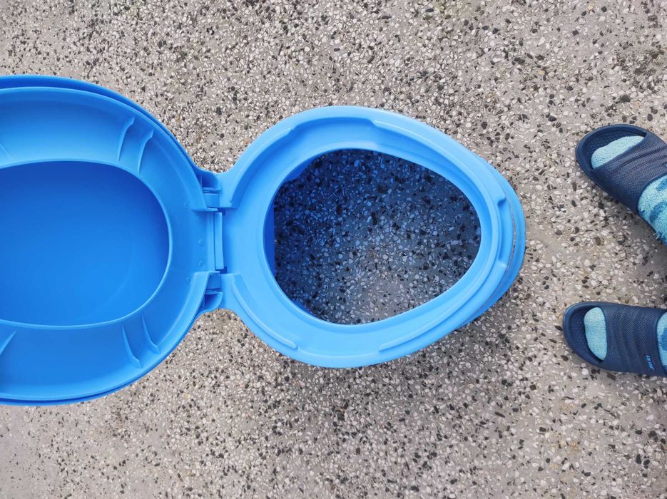 Преносима, подвижна тоалетна