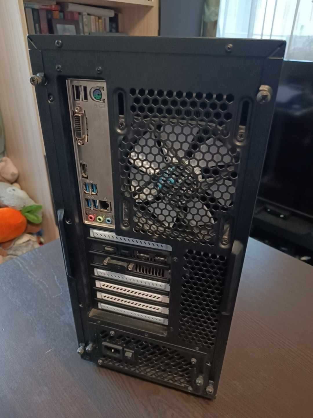 Настолен Компютър Custom-Built