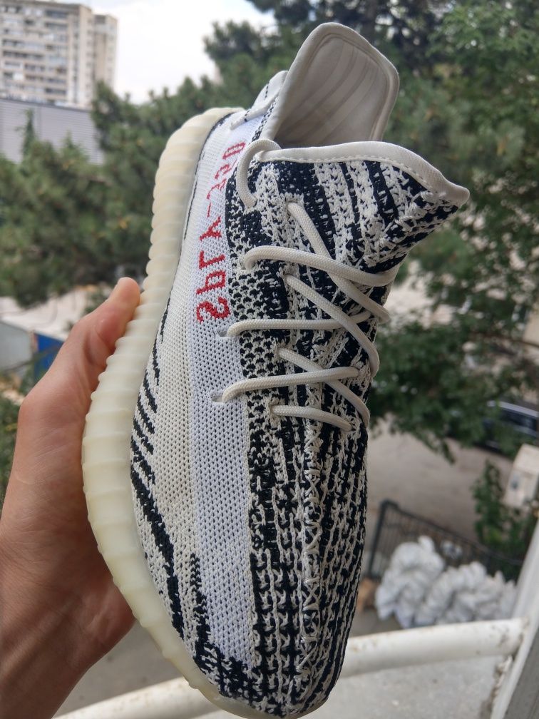 Adidas Yeezy Boost 350 Zebra. 42нм. 26,5см.