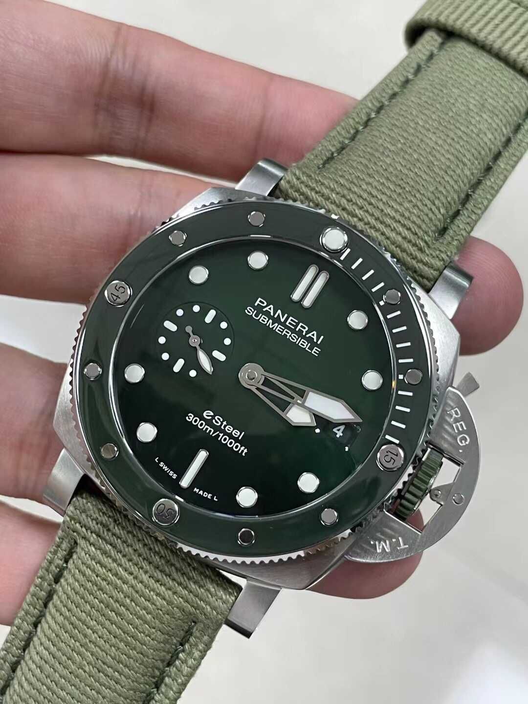 Panerai Submersible eSteel Green