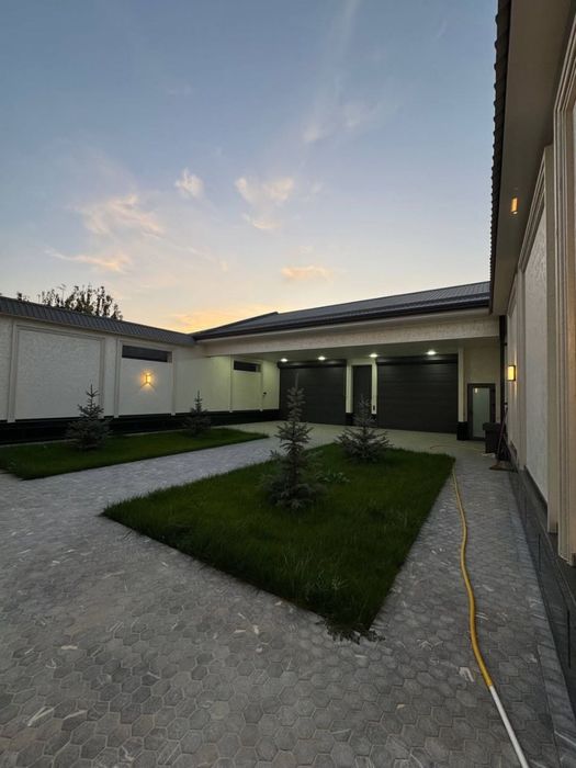 Уч кахрамон постидан 2.5 км кирганда 6 хонали уй сотилади uch qahramon