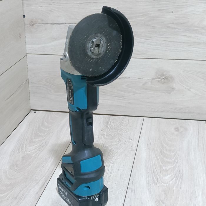 Flex brushless cu variator de turatie Makita DGA519 cu prindere XLOCK