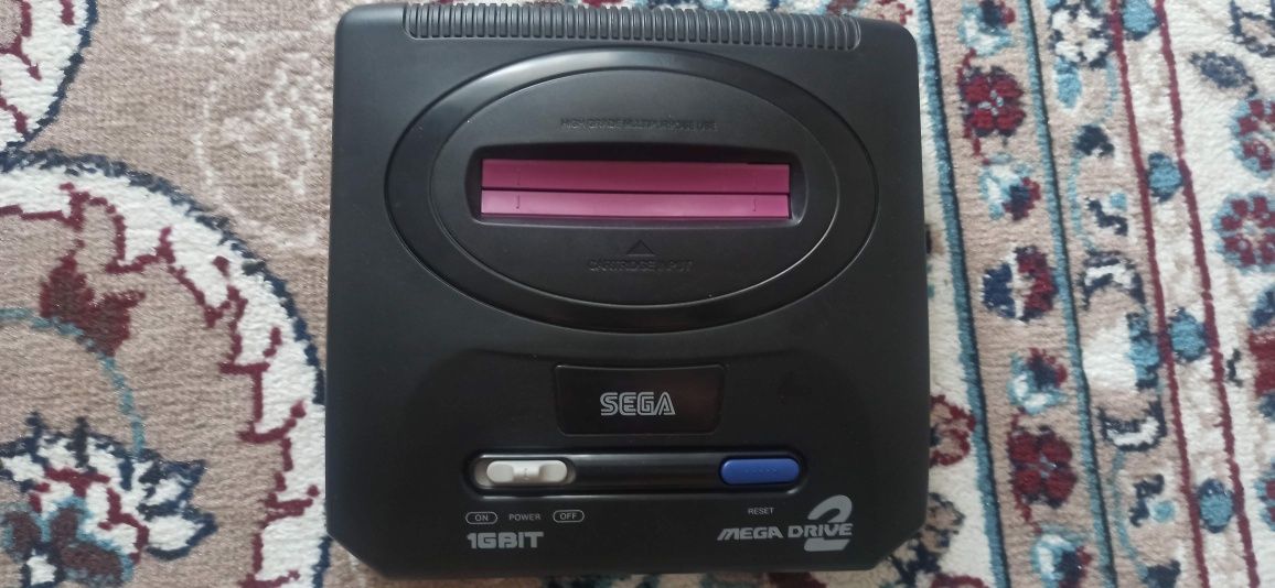 Сега Sega Mega Drive 2+встроен.игры + 2 картриджа