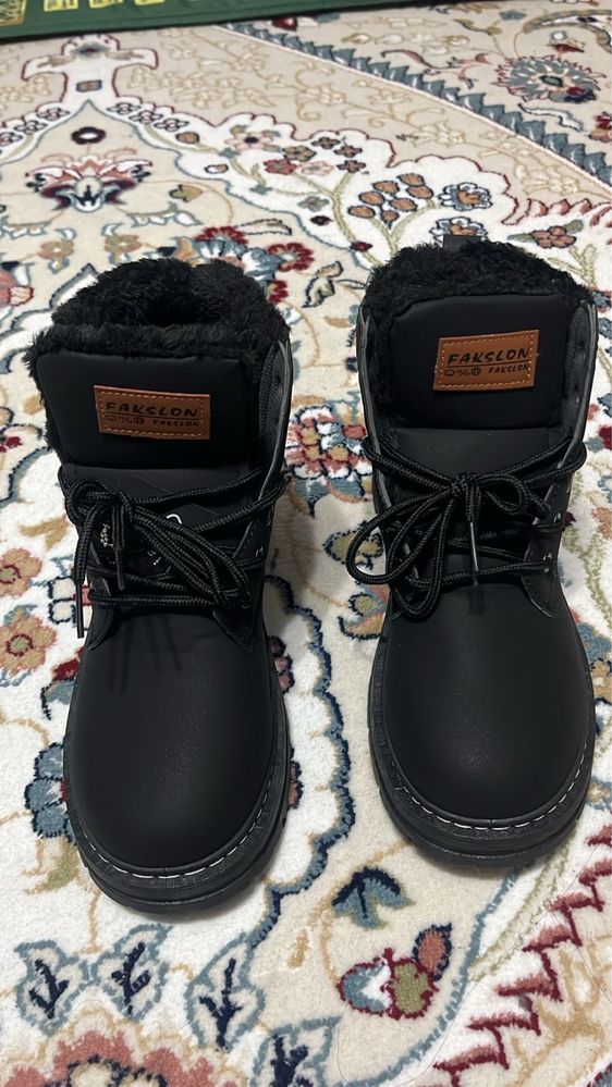 Продам зимние ботинки