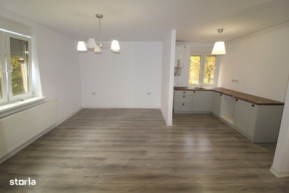 Vând apartament 2 camere în Hunedoara, zona OM-Bd. 1848, parter înalt