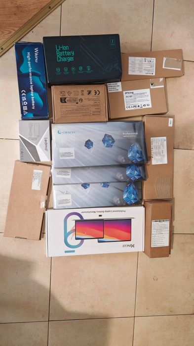 Лот със зарядни и батерии за лаптопи