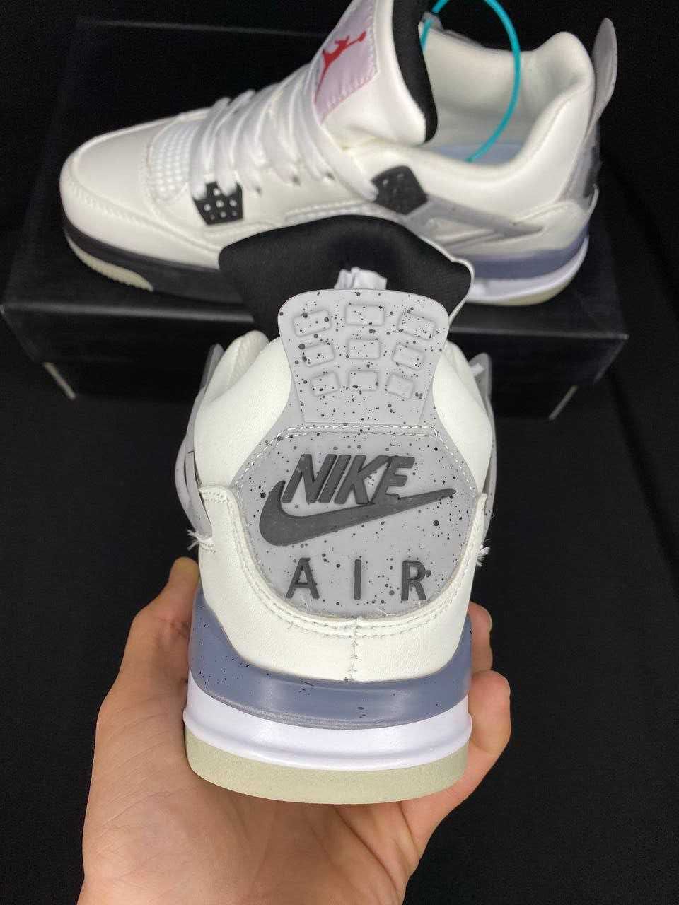 Air Jordan 4 Retro