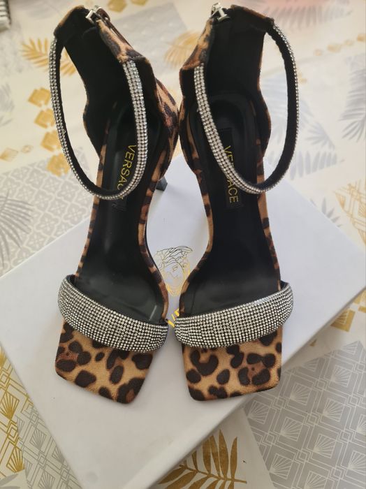 Босоножки под Versace