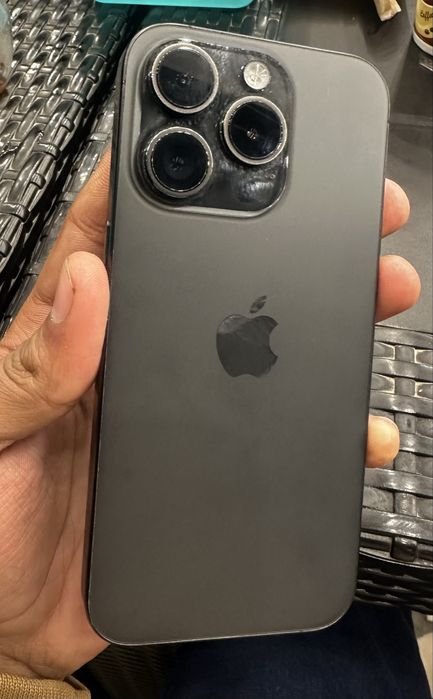iPhone 15 pro black titan