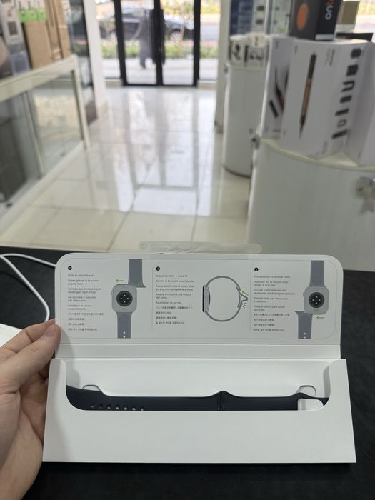 Продам Apple Watch SE 2Gen 44mm Midnight в идеале