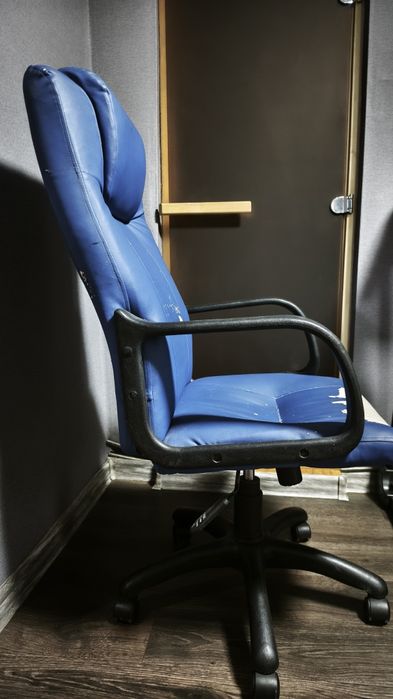 Стуль компьютерный. Офисное кресло