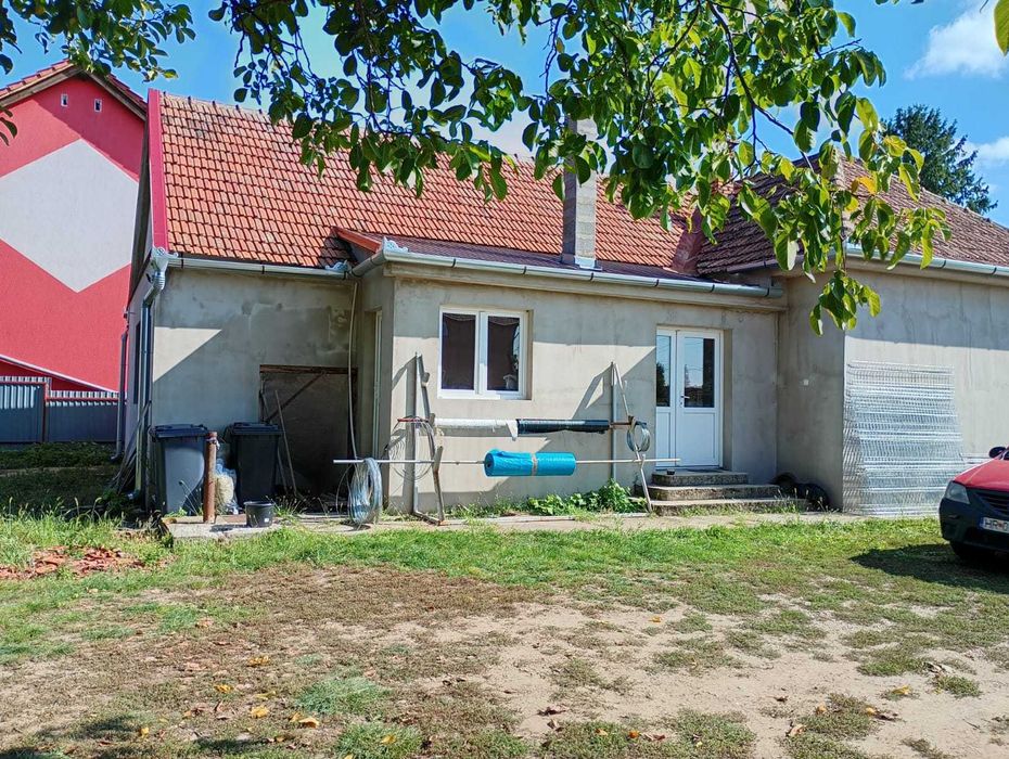 Vând casa la Roșiori