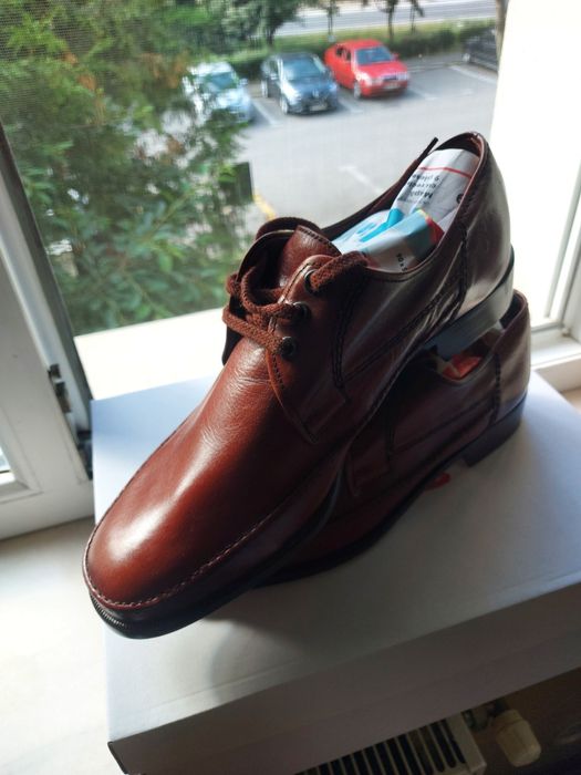 Vind pantofi de ocazie