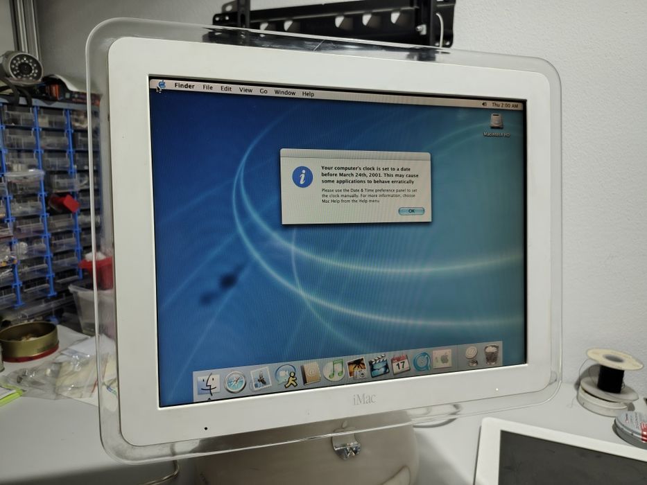 Display imac g4 lampa. - cu zona mai închisă la culoare și zgarietura