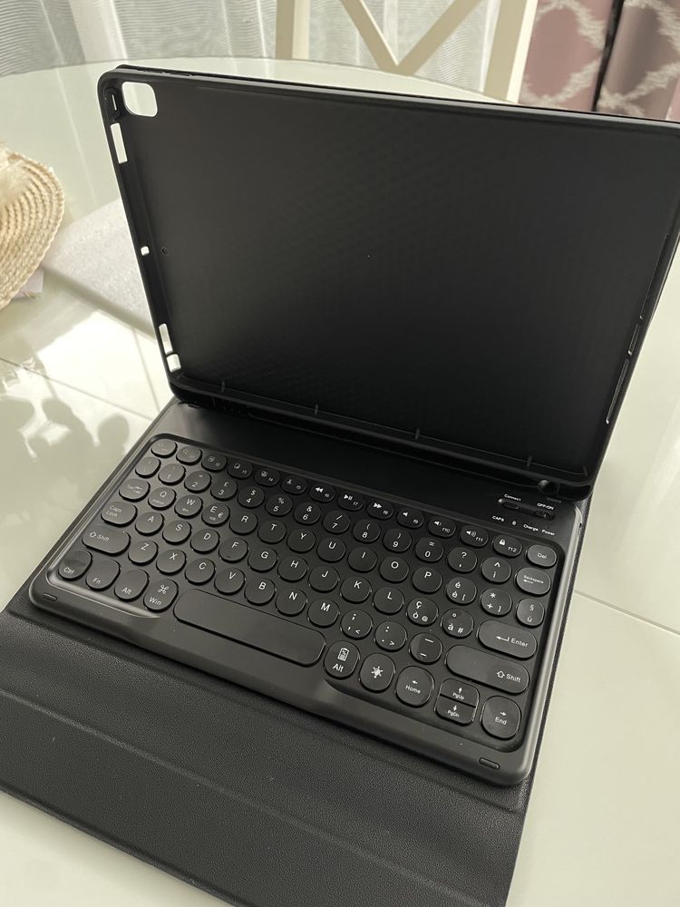 Husa tableta si tastatura Samsung S8