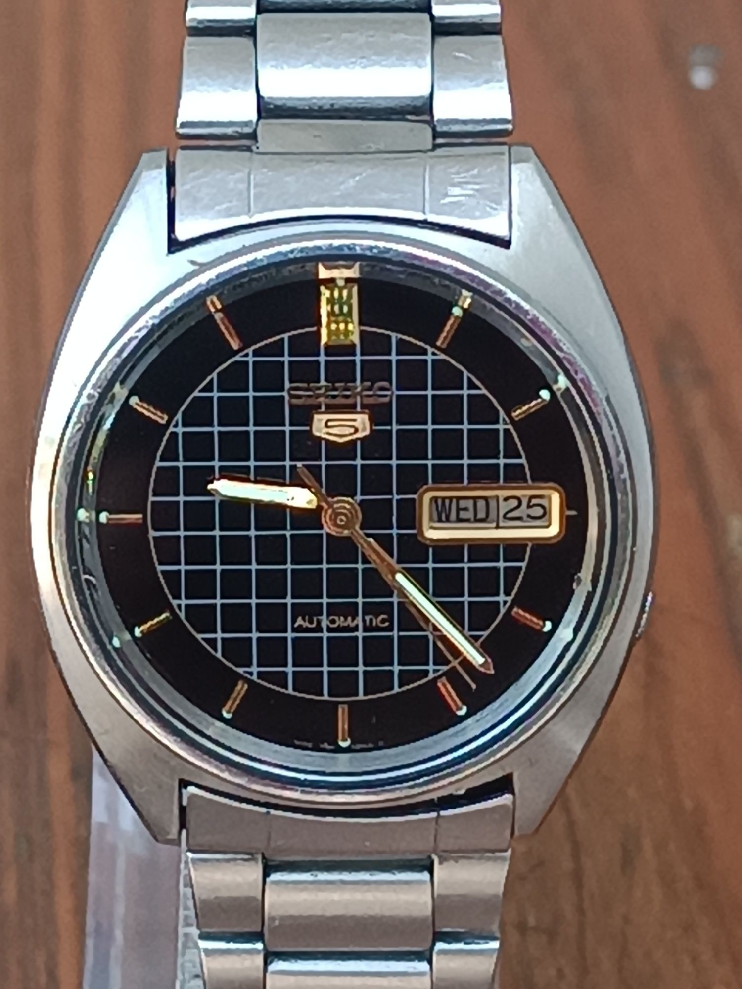 Предлагам мъжки часовник seiko 5 avtomatik рядък много запазен работи