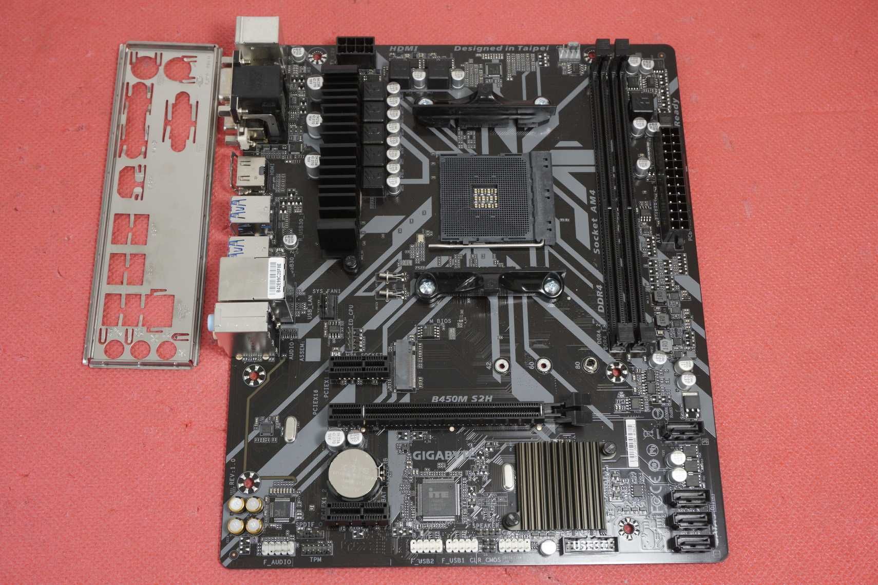 AM4 дъно дънна платка Gigabyte B450m S2H / вкл ДДС