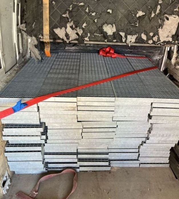 Vând grătare zincate și trepte orice dimensiune